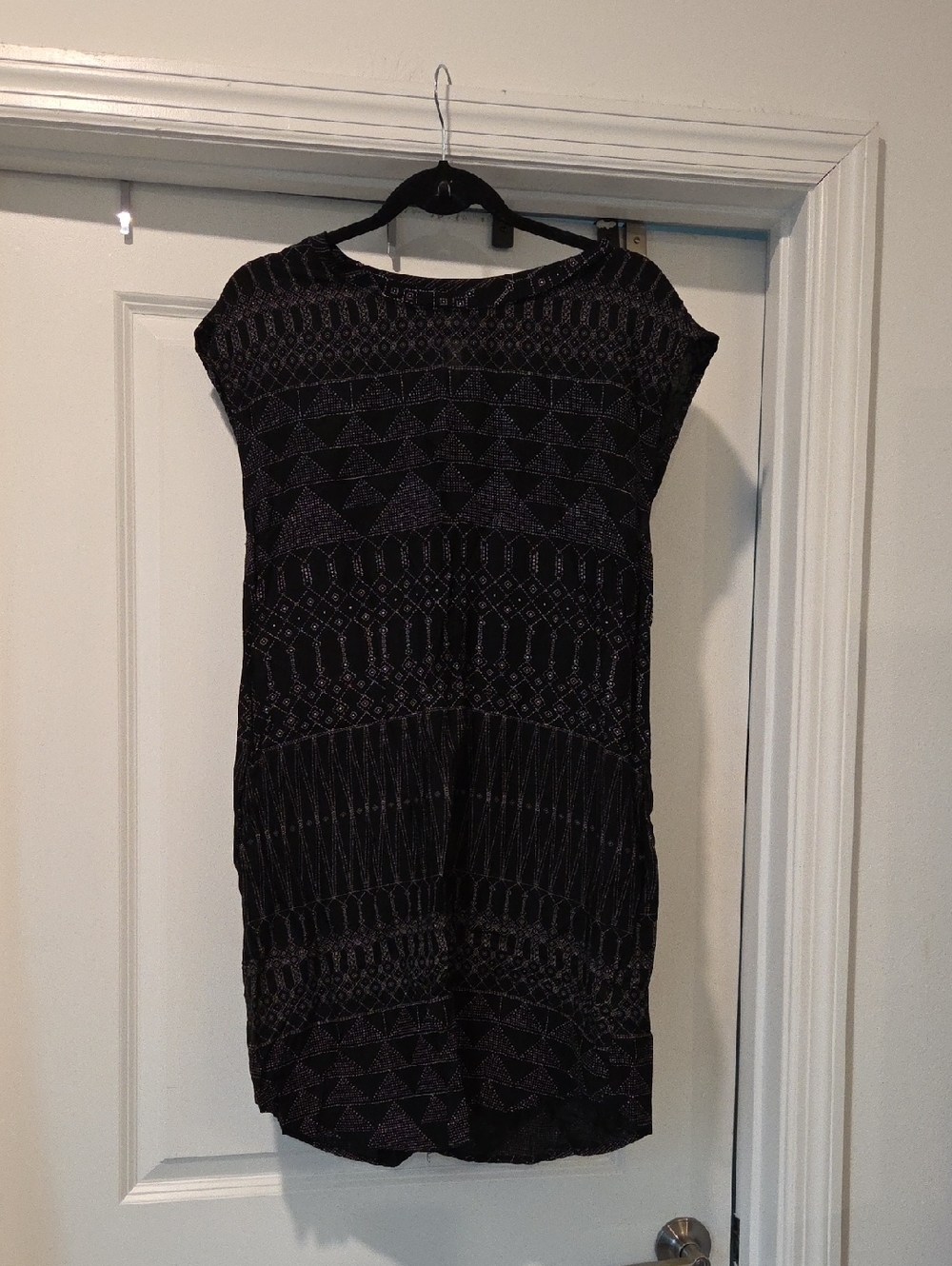 H&M Black Geometric Cap-Sleeve Shift Dress With Pockets Size 8!